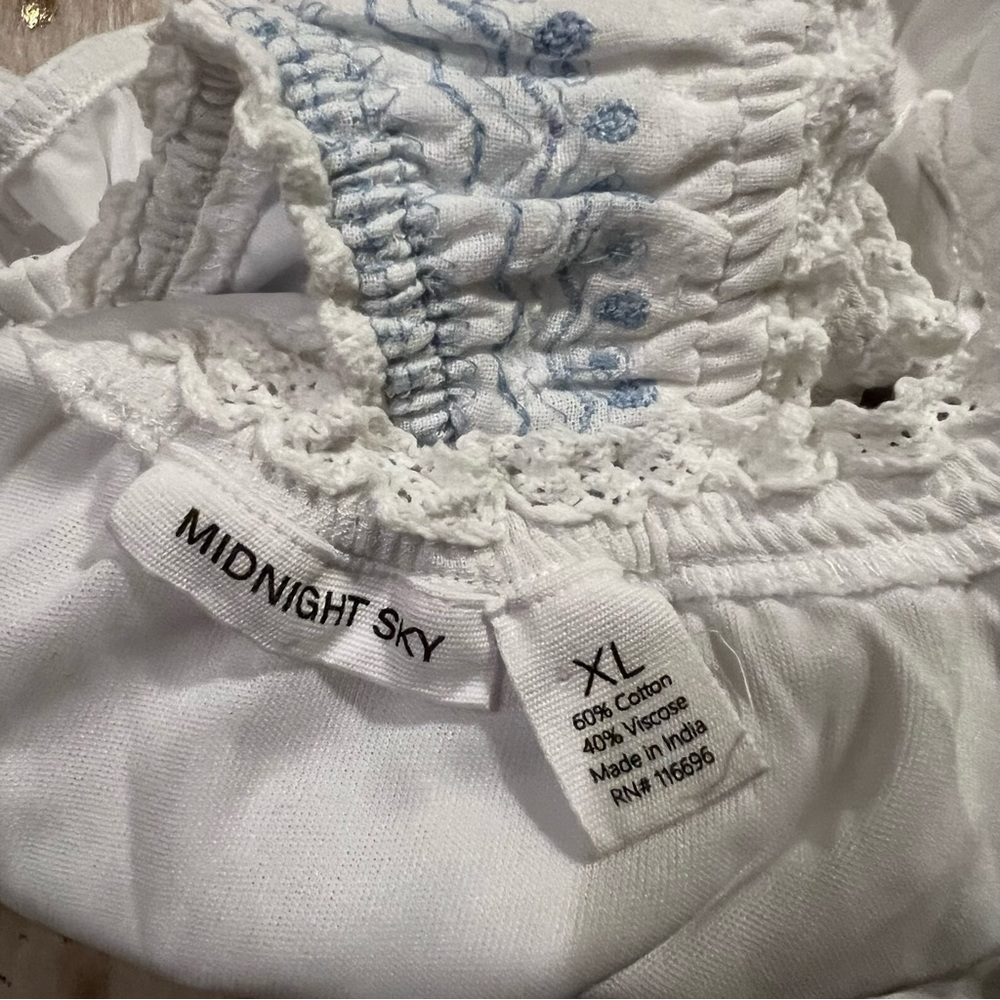NWT Midnight Sky XL Embroidered Cropped Top White & Blue - Picture 7 of 7